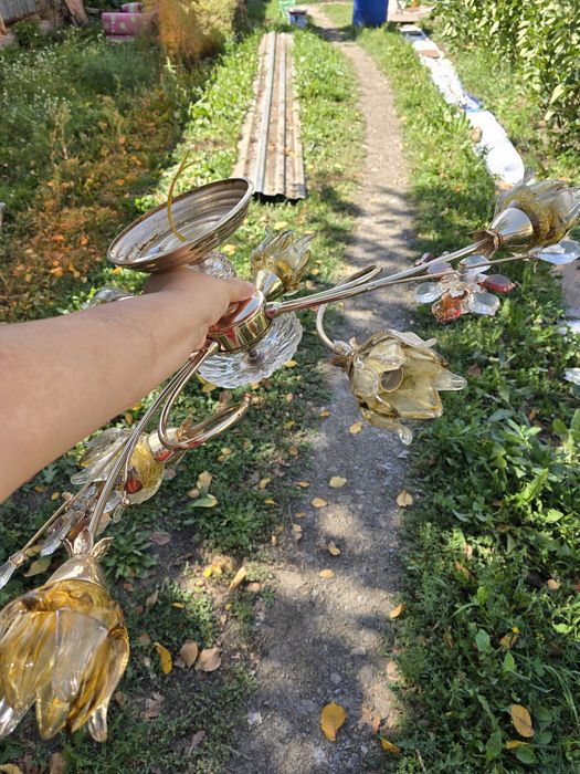 Продаем красивую люстру 6 рожков