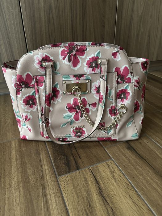Чанта Guess с флорален принт