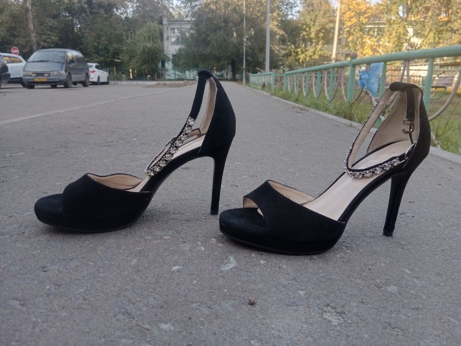 Продам б/у обувь женская