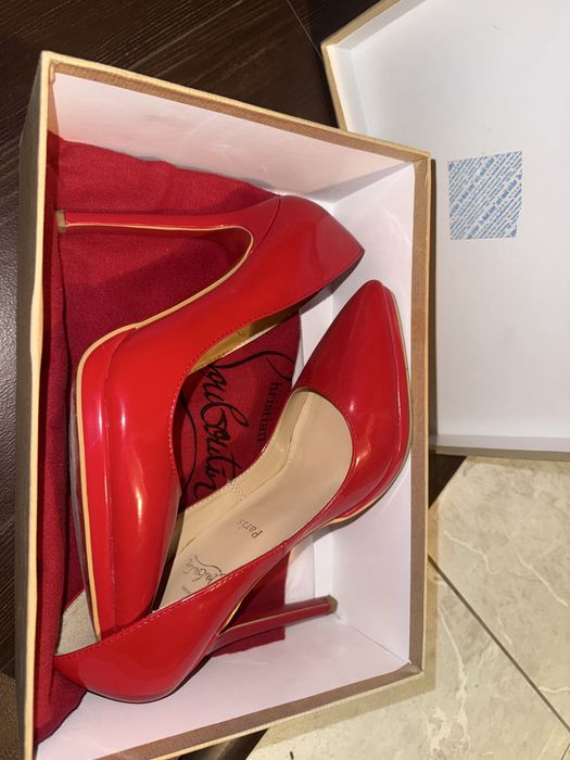 Christian Louboutin 39