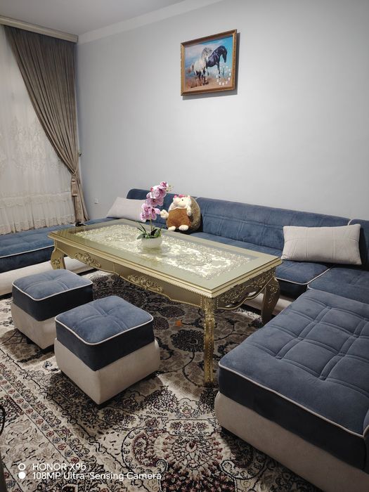 Ugolok va stoli bilan