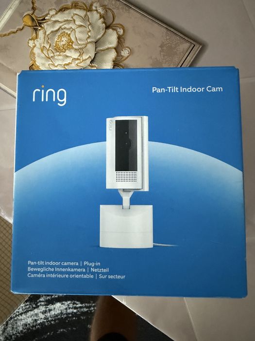 Ring Pan-Tilt Indoor Cam – Nouă, Sigilată