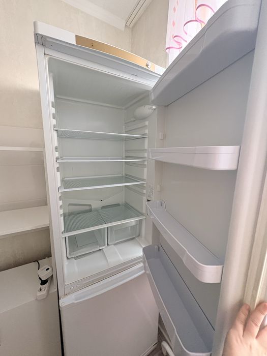 Холодильник бу индезит