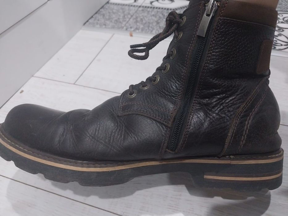 Продаю в отличном состоянии  кожанную обувь 45 р. Чистая кожа ,теплая.