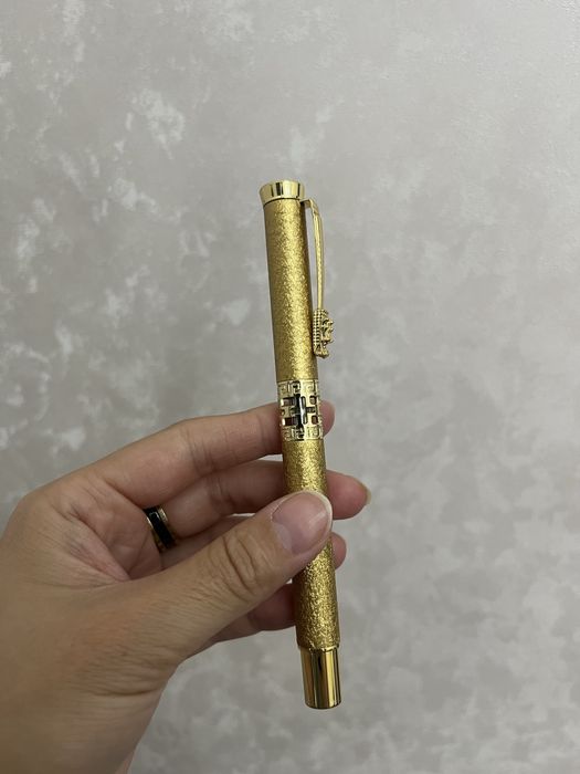 Подарочная ручка в чехле
