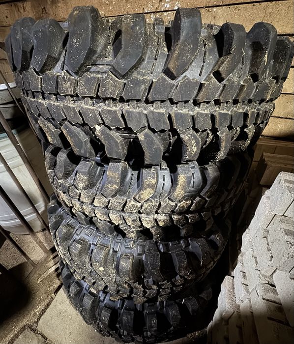 Офроуд гуми 235/75-15 за джип