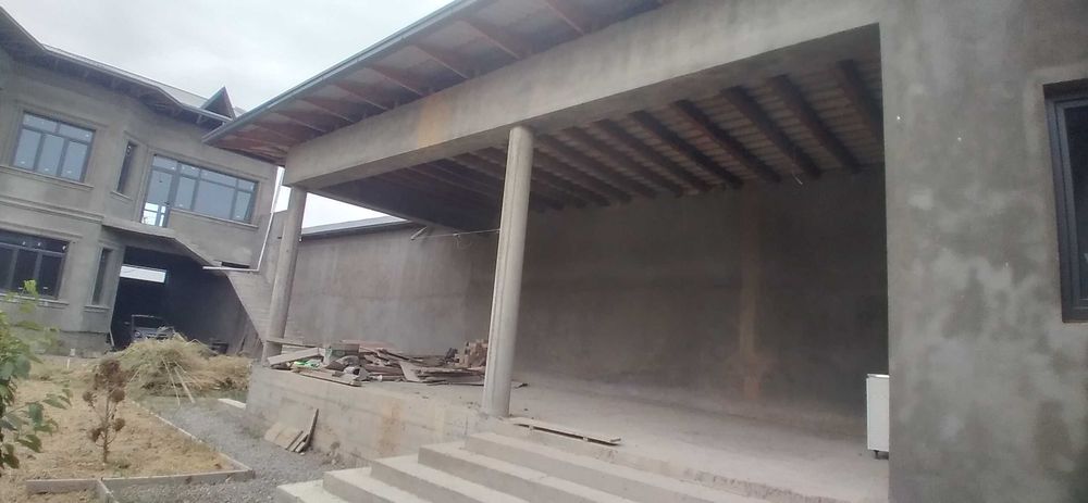 Продам Евродом Туркмахалля улКодирия 3уровня 6соток 8комнат