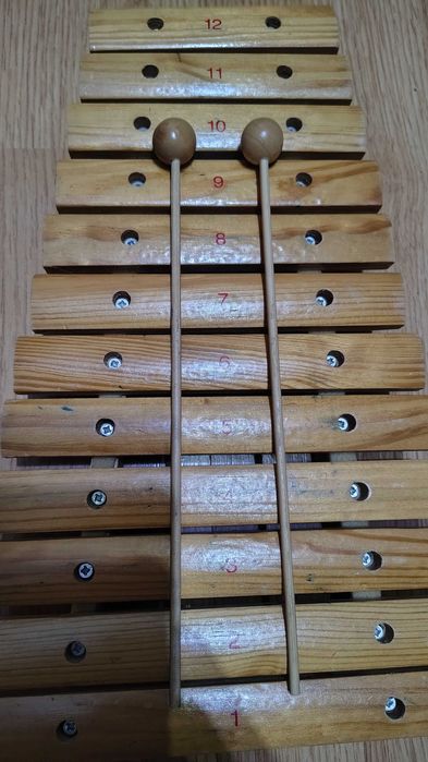 Xilofon din lemn