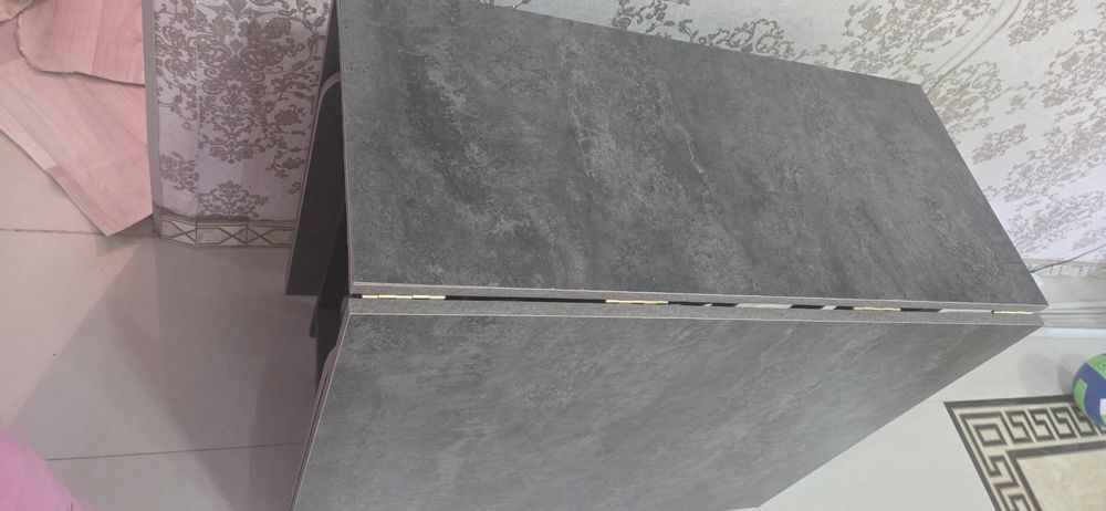 Стол транспормер для столовый .Очень удобно