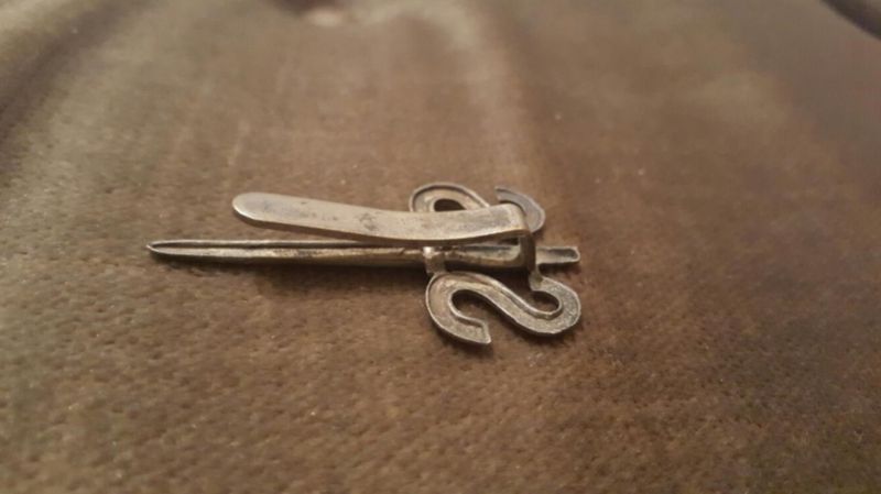 Стара антична значка за ревер