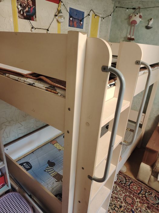 Продам двух ярусную кровать.