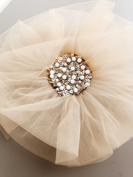 Accesoriu tip broșă