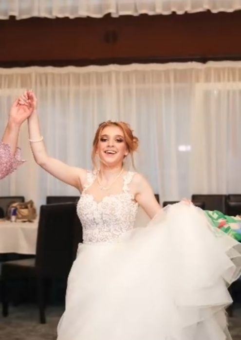 Vând Rochie de Mireasă.