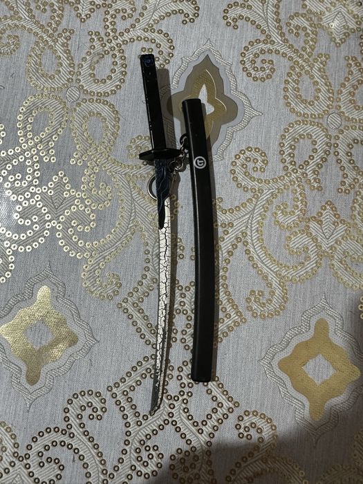продам брелочек катаны