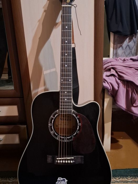 Гитара акустика.