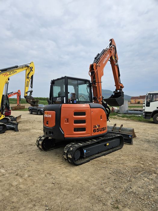 Excavator Hitachi 2022