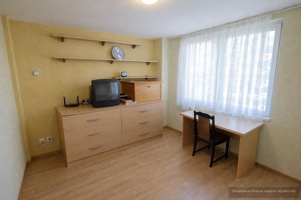 Дава се под наем Тристаен апартамент в Варна, Базар Левски - 65 кв.м за 428.91 € - Снимка #2