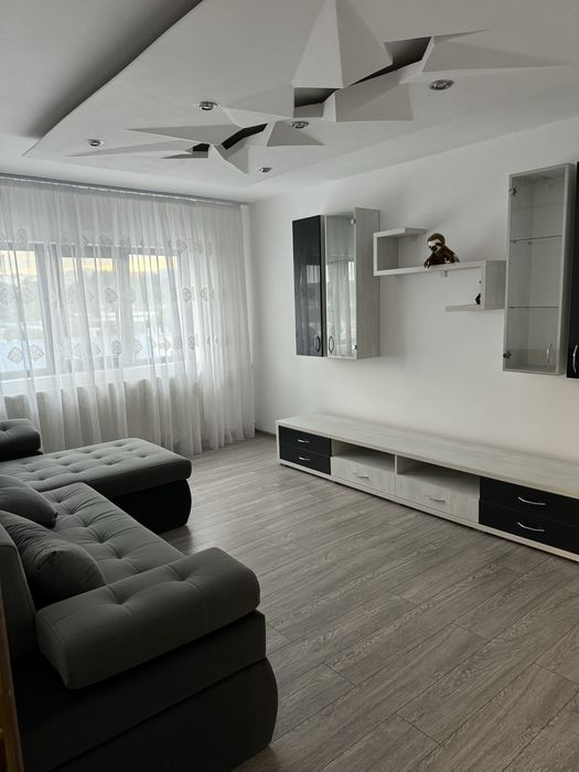 Inchiriez apartament