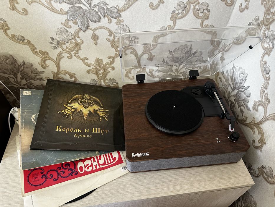 Продам виниловый проигрователь и пластинки
