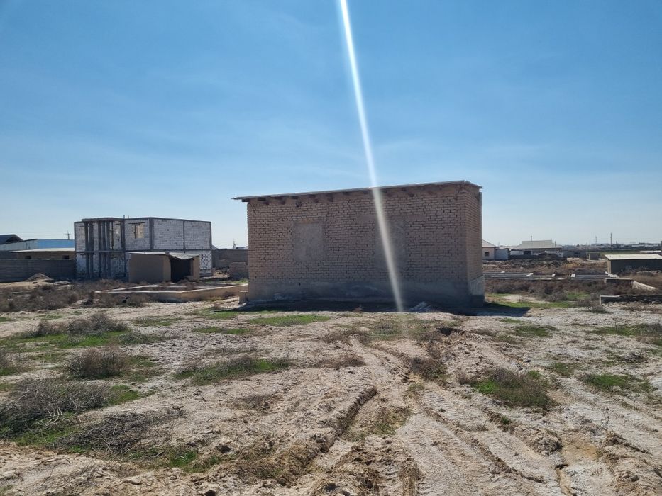 Yer sotiladi. 2 xona qurilgan.