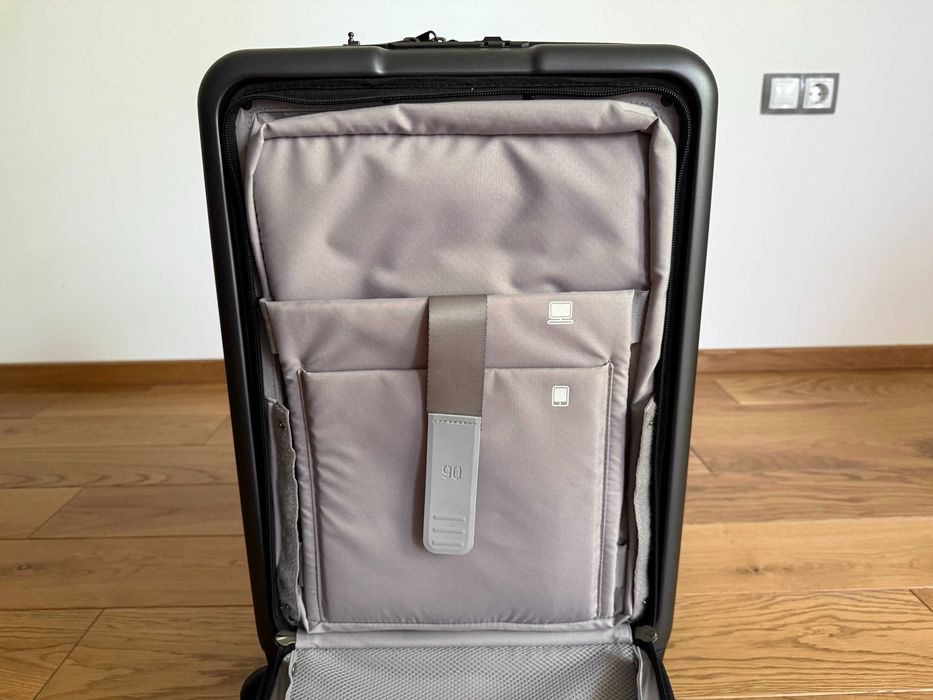 Кабинен куфар Xiaomi с вградени ключалки и отделение за лаптоп
