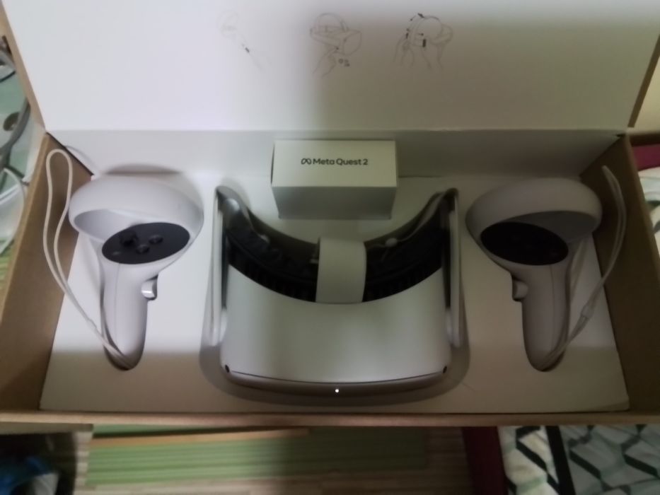 Продавам VR очила на Meta Quest 2 .256 GB