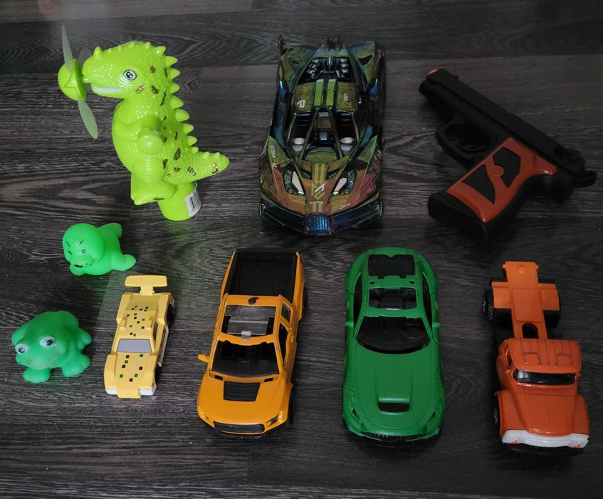 Продам железные машинки