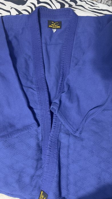 продаю mizuno Кимоно для дзюдо синий 5/180
