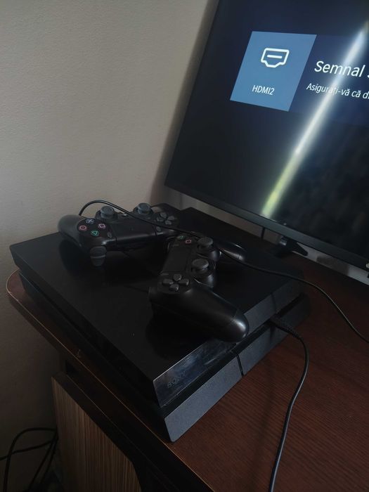 Vând play station 4