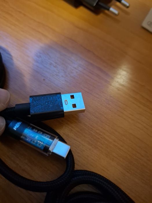 Cabluri usb C lumina si consum