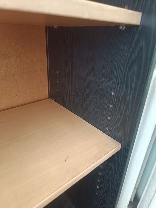 Шкаф с двумя полками