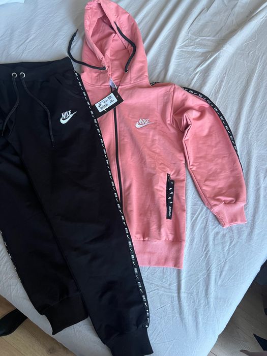 Анцуг Nike момиче