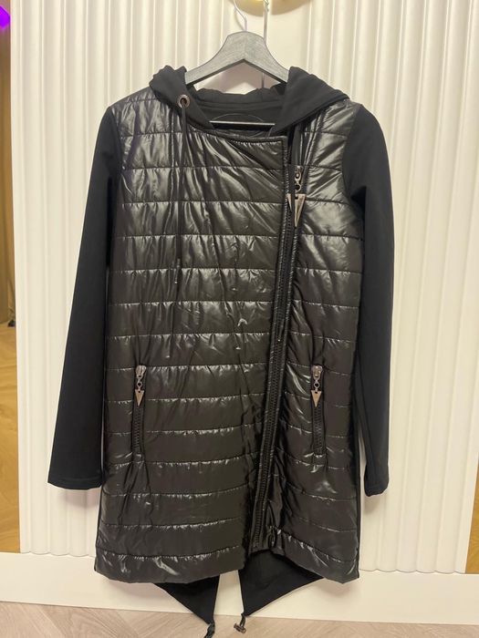 Продам куртку с капюшоном