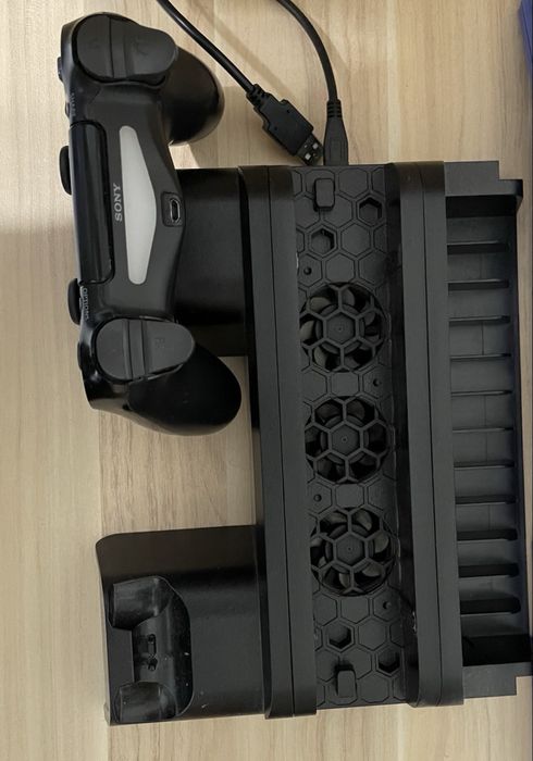 Playstation 4 Slim 1ТВ + подставка