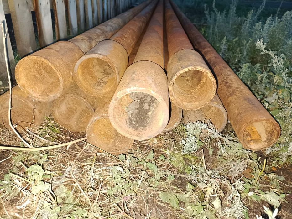 Трубы от скважины.