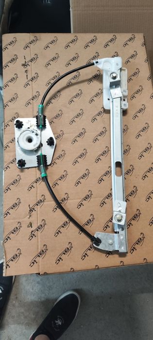 Стъкло повдигач Passat B6 задна дясна врата