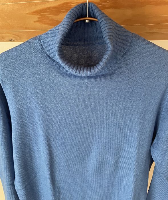 Bluza 55% mătase, 45% cașmir, mărime M, culoare albastru