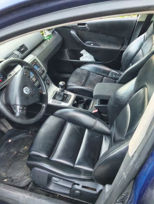 Vând  passat b6 .