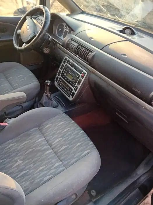 Vand Ford Galaxy, an 2001, 7 locuri