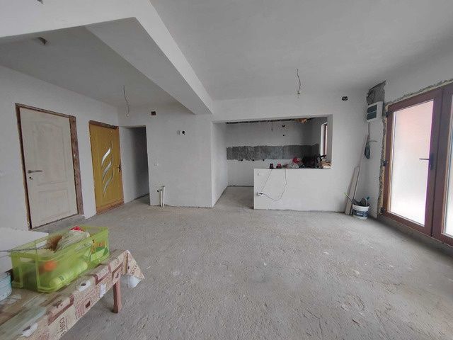 2 corpuri de casa în aceeași curte in Brătășanca