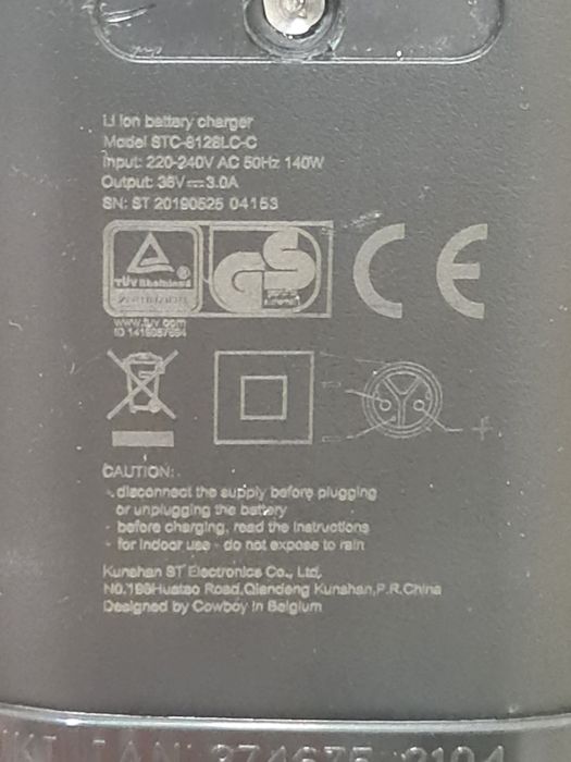 Defect incarcator trotineta 36v 42v 3a