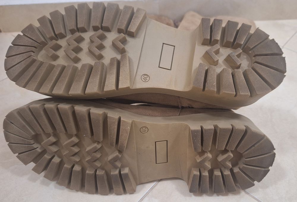 Велурени бежови ботуши за по-тесен крак и прасец 40 номер