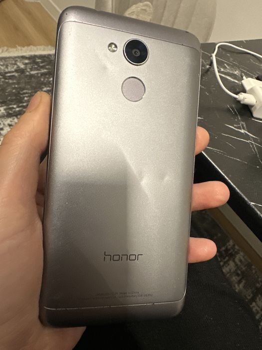 Honor 6A Holati yahshi karobka dakument hamasi bor