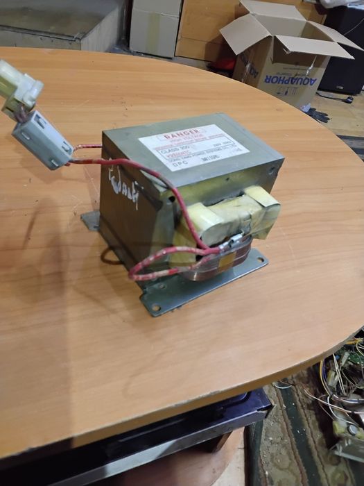 Высоковольный трансформатор