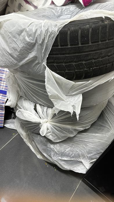 Продам болоны зимние на рав 4