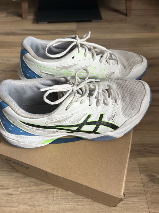 Маратонки Asics за волейбол илизала