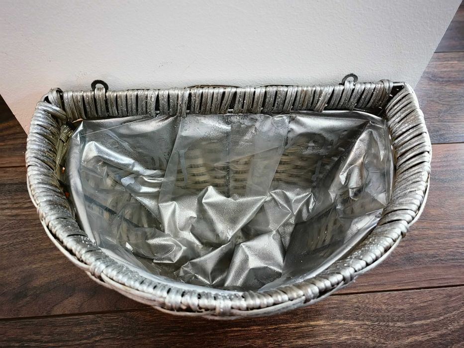 Саксия за стена, кашпа кошница за окачване