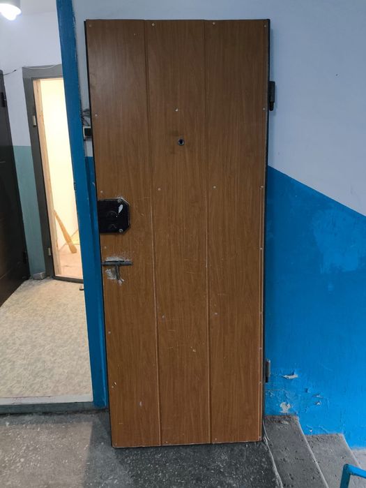 Дверь входная металлическая