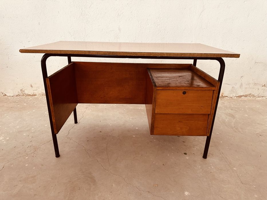 Винтидж италианско бюро Mid-Century Modern – 60/70-те години