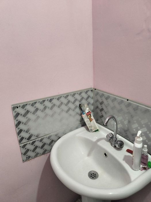 1 xonali uy sotiladi. Ichidagi hamma narsa qoladi